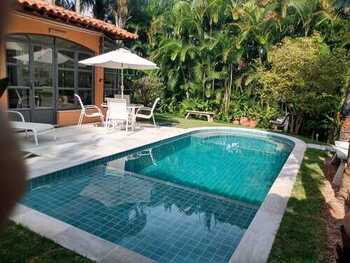 Piscina de Alvenaria Redonda em Água Azul - Guarulhos